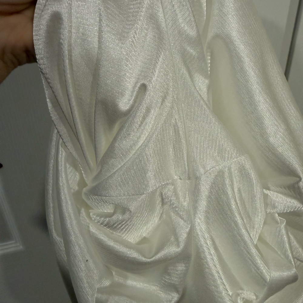 Waverles Pleated Set in Dove - Picture 8 of 9